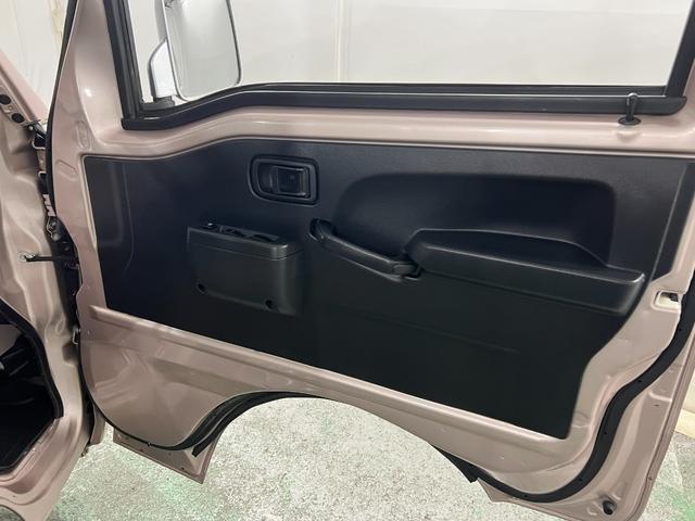 ハイゼットトラックスタンダード　走行１７２０９キロ／４ＷＤ一年保証・走行距離無制限　助手席エアバック　純正マット　ＣＤチューナー　キーレス　４ＷＤ　パワーウィンドウ　エアコン　パワステ　フォグランプ（埼玉県）の中古車