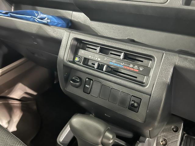 ハイゼットトラックスタンダード　走行１７２０９キロ／４ＷＤ一年保証・走行距離無制限　助手席エアバック　純正マット　ＣＤチューナー　キーレス　４ＷＤ　パワーウィンドウ　エアコン　パワステ　フォグランプ（埼玉県）の中古車