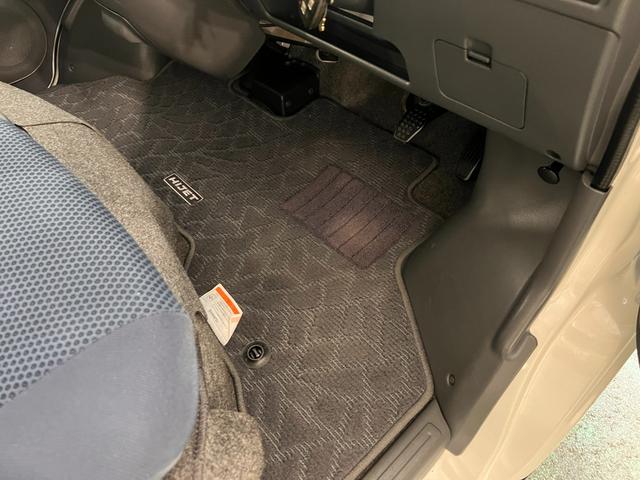 ハイゼットカーゴクルーズ　走行８２５８２キロ／電動格納式ドアミラー１年保証距離無制限　走行距離８２５８２キロ　純正カーペットマット　助手席エアバッグ　電動格納式ドアミラー　キーレスエントリー　両側スライドドア（埼玉県）の中古車