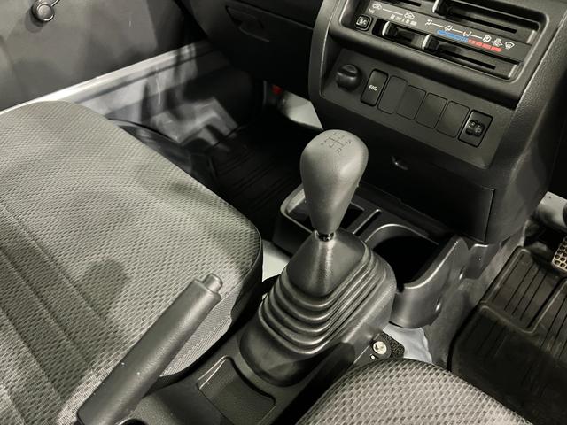 ハイゼットトラックスタンダード 走行7814キロ/車検整備付/タイヤ4本交換一年保証・走行距離無制限 車検整備付 タイヤ4本交換 純正ゴムマット ゲートプロテクター 5速MT 4WD エアコン パワステ(埼玉県)の中古車