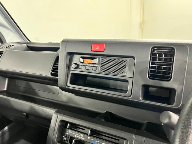 ハイゼットトラックスタンダード 走行7814キロ/車検整備付/タイヤ4本交換一年保証・走行距離無制限 車検整備付 タイヤ4本交換 純正ゴムマット ゲートプロテクター 5速MT 4WD エアコン パワステ(埼玉県)の中古車