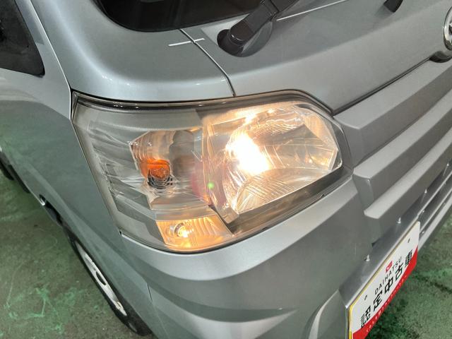 ハイゼットトラックスタンダード 走行7814キロ/車検整備付/タイヤ4本交換一年保証・走行距離無制限 車検整備付 タイヤ4本交換 純正ゴムマット ゲートプロテクター 5速MT 4WD エアコン パワステ(埼玉県)の中古車