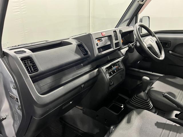 ハイゼットトラックスタンダード 走行7814キロ/車検整備付/タイヤ4本交換一年保証・走行距離無制限 車検整備付 タイヤ4本交換 純正ゴムマット ゲートプロテクター 5速MT 4WD エアコン パワステ(埼玉県)の中古車