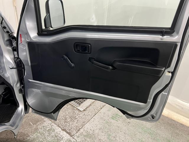 ハイゼットトラックスタンダード 走行7814キロ/車検整備付/タイヤ4本交換一年保証・走行距離無制限 車検整備付 タイヤ4本交換 純正ゴムマット ゲートプロテクター 5速MT 4WD エアコン パワステ(埼玉県)の中古車