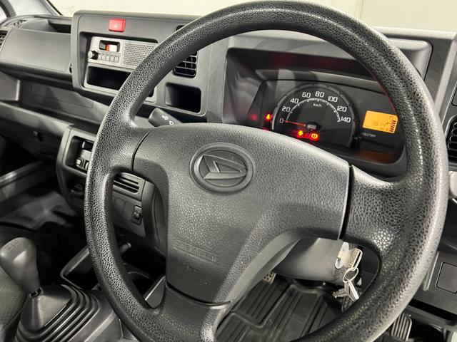 ハイゼットトラックスタンダード 走行7814キロ/車検整備付/タイヤ4本交換一年保証・走行距離無制限 車検整備付 タイヤ4本交換 純正ゴムマット ゲートプロテクター 5速MT 4WD エアコン パワステ(埼玉県)の中古車