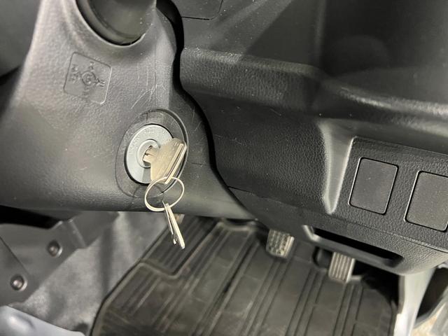 ハイゼットトラックスタンダード 走行7814キロ/車検整備付/タイヤ4本交換一年保証・走行距離無制限 車検整備付 タイヤ4本交換 純正ゴムマット ゲートプロテクター 5速MT 4WD エアコン パワステ(埼玉県)の中古車