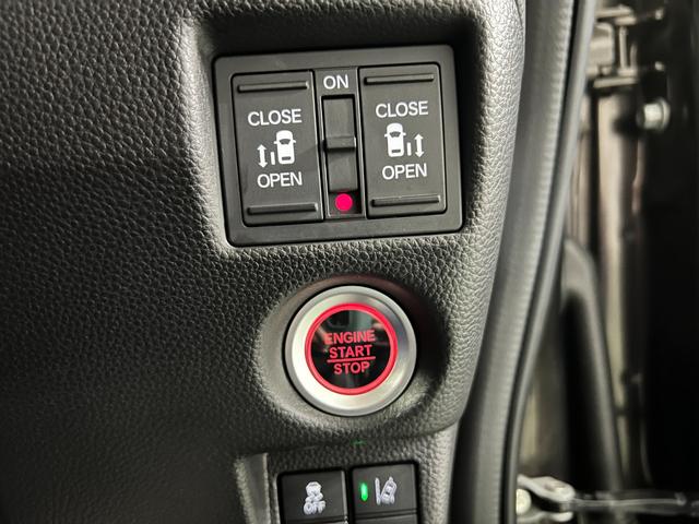 N−BOXカスタムG・Lターボホンダセンシング 雹害/走行27988キロ/ナビ1年保証距離無制限 走行距離27988キロ フルセグナビ バックカメラ ブルートゥース 純正マット サイドエアバッグ オートライト 両側電動スライドドア 電動格納式ドアミラー(埼玉県)の中古車