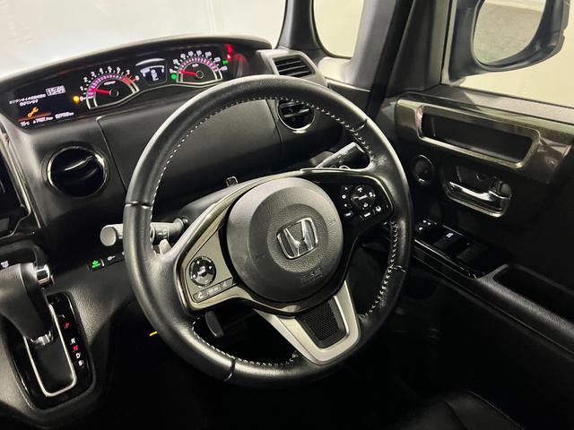 N−BOXカスタムG・Lターボホンダセンシング 雹害/走行27988キロ/ナビ1年保証距離無制限 走行距離27988キロ フルセグナビ バックカメラ ブルートゥース 純正マット サイドエアバッグ オートライト 両側電動スライドドア 電動格納式ドアミラー(埼玉県)の中古車