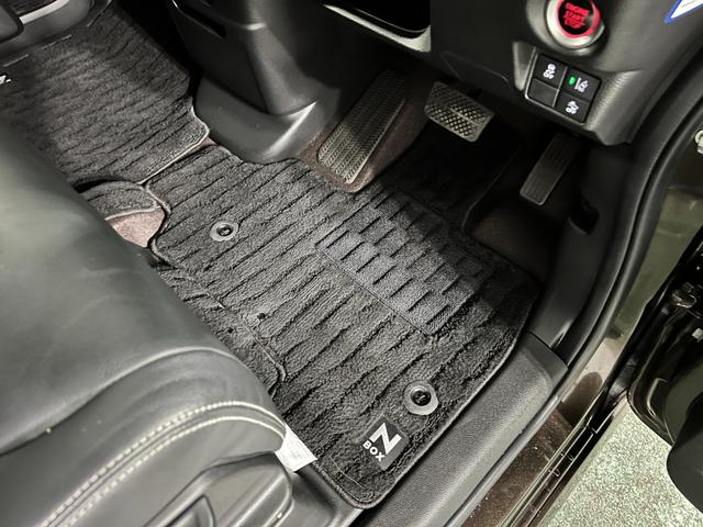 N−BOXカスタムG・Lターボホンダセンシング 雹害/走行27988キロ/ナビ1年保証距離無制限 走行距離27988キロ フルセグナビ バックカメラ ブルートゥース 純正マット サイドエアバッグ オートライト 両側電動スライドドア 電動格納式ドアミラー(埼玉県)の中古車