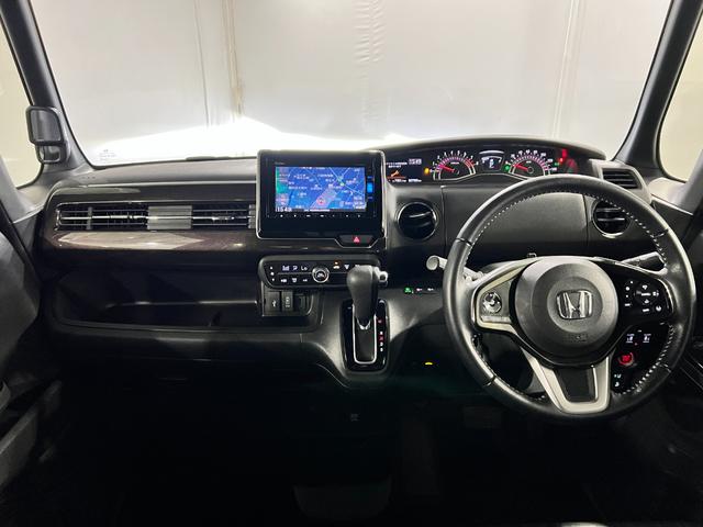 N−BOXカスタムG・Lターボホンダセンシング 雹害/走行27988キロ/ナビ1年保証距離無制限 走行距離27988キロ フルセグナビ バックカメラ ブルートゥース 純正マット サイドエアバッグ オートライト 両側電動スライドドア 電動格納式ドアミラー(埼玉県)の中古車