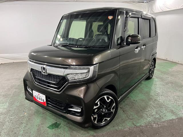 N−BOXカスタムG・Lターボホンダセンシング 雹害/走行27988キロ/ナビ1年保証距離無制限 走行距離27988キロ フルセグナビ バックカメラ ブルートゥース 純正マット サイドエアバッグ オートライト 両側電動スライドドア 電動格納式ドアミラー(埼玉県)の中古車