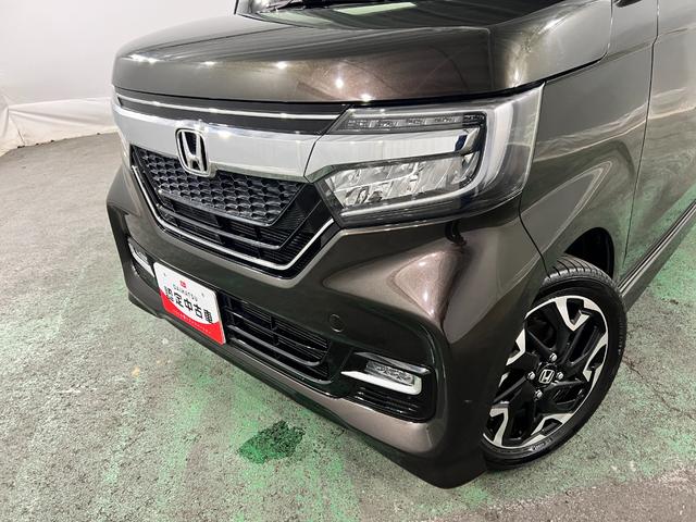N−BOXカスタムG・Lターボホンダセンシング 雹害/走行27988キロ/ナビ1年保証距離無制限 走行距離27988キロ フルセグナビ バックカメラ ブルートゥース 純正マット サイドエアバッグ オートライト 両側電動スライドドア 電動格納式ドアミラー(埼玉県)の中古車