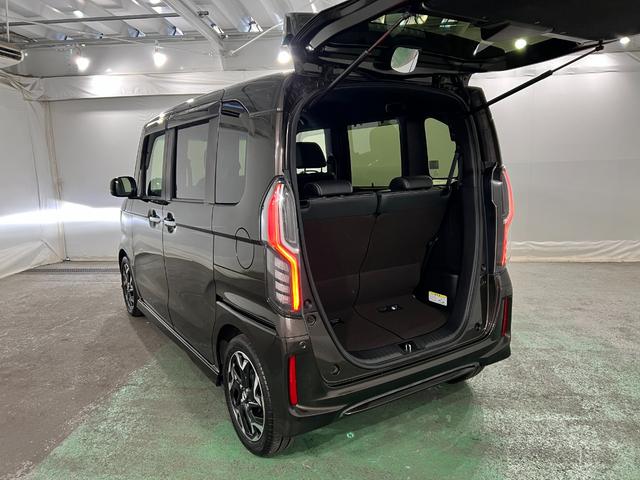N−BOXカスタムG・Lターボホンダセンシング 雹害/走行27988キロ/ナビ1年保証距離無制限 走行距離27988キロ フルセグナビ バックカメラ ブルートゥース 純正マット サイドエアバッグ オートライト 両側電動スライドドア 電動格納式ドアミラー(埼玉県)の中古車