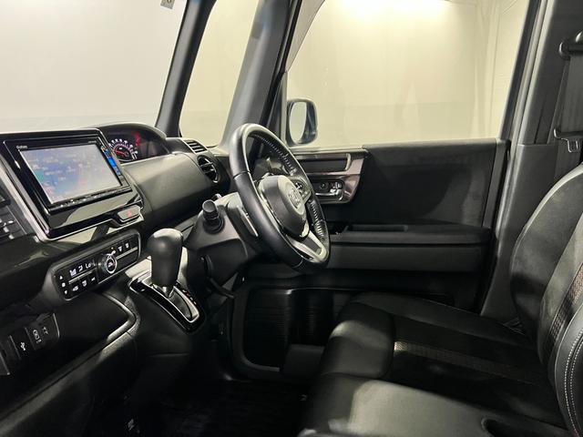 N−BOXカスタムG・Lターボホンダセンシング 雹害/走行27988キロ/ナビ1年保証距離無制限 走行距離27988キロ フルセグナビ バックカメラ ブルートゥース 純正マット サイドエアバッグ オートライト 両側電動スライドドア 電動格納式ドアミラー(埼玉県)の中古車