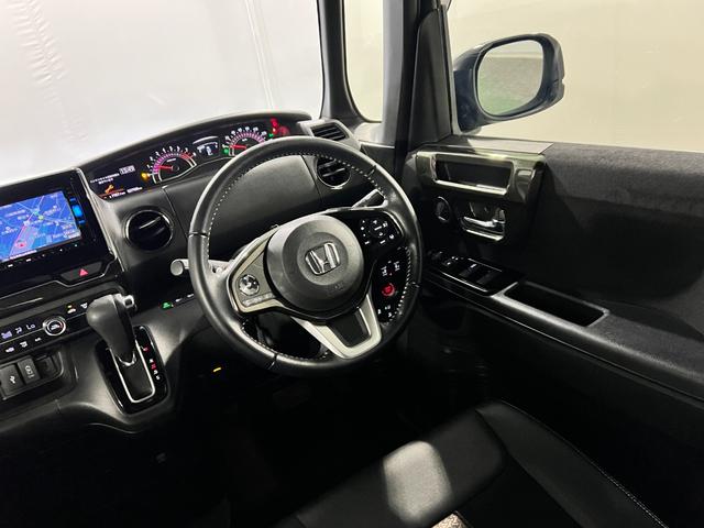 N−BOXカスタムG・Lターボホンダセンシング 雹害/走行27988キロ/ナビ1年保証距離無制限 走行距離27988キロ フルセグナビ バックカメラ ブルートゥース 純正マット サイドエアバッグ オートライト 両側電動スライドドア 電動格納式ドアミラー(埼玉県)の中古車