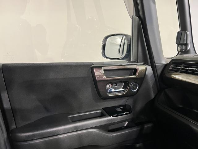 N−BOXカスタムG・Lターボホンダセンシング 雹害/走行27988キロ/ナビ1年保証距離無制限 走行距離27988キロ フルセグナビ バックカメラ ブルートゥース 純正マット サイドエアバッグ オートライト 両側電動スライドドア 電動格納式ドアミラー(埼玉県)の中古車