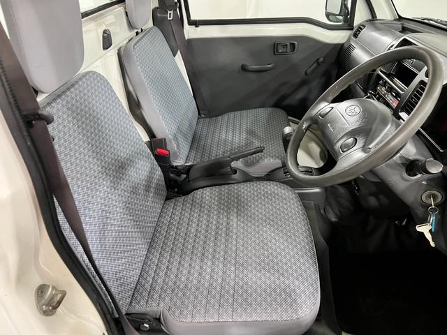 サンバートラックＴＢ　走行１３９３５キロ／オートマ／４ＷＤ禁煙車　点検記録簿あり　ワンオーナー　一年保証・走行距離無制限　走行１３９３５キロ　オートマ　４ＷＤ　ＡＭＦＭラジオ　純正マット　取扱説明書（埼玉県）の中古車