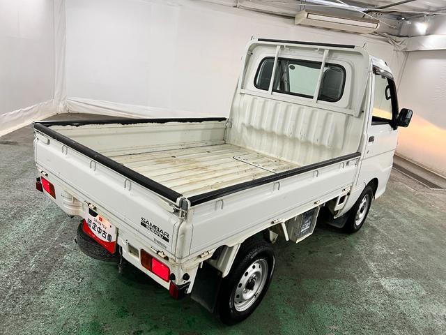 サンバートラックＴＢ　走行１３９３５キロ／オートマ／４ＷＤ禁煙車　点検記録簿あり　ワンオーナー　一年保証・走行距離無制限　走行１３９３５キロ　オートマ　４ＷＤ　ＡＭＦＭラジオ　純正マット　取扱説明書（埼玉県）の中古車