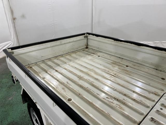 サンバートラックＴＢ　走行１３９３５キロ／オートマ／４ＷＤ禁煙車　点検記録簿あり　ワンオーナー　一年保証・走行距離無制限　走行１３９３５キロ　オートマ　４ＷＤ　ＡＭＦＭラジオ　純正マット　取扱説明書（埼玉県）の中古車