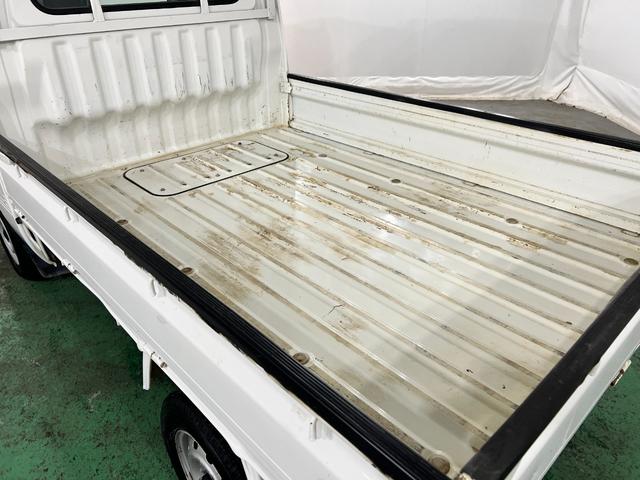 サンバートラックＴＢ　走行１３９３５キロ／オートマ／４ＷＤ禁煙車　点検記録簿あり　ワンオーナー　一年保証・走行距離無制限　走行１３９３５キロ　オートマ　４ＷＤ　ＡＭＦＭラジオ　純正マット　取扱説明書（埼玉県）の中古車