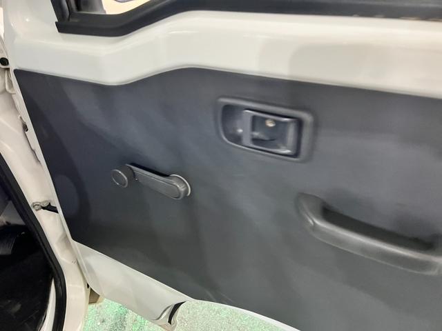 サンバートラックＴＢ　走行１３９３５キロ／オートマ／４ＷＤ禁煙車　点検記録簿あり　ワンオーナー　一年保証・走行距離無制限　走行１３９３５キロ　オートマ　４ＷＤ　ＡＭＦＭラジオ　純正マット　取扱説明書（埼玉県）の中古車