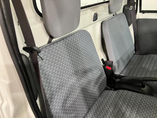 サンバートラックＴＢ　走行１３９３５キロ／オートマ／４ＷＤ禁煙車　点検記録簿あり　ワンオーナー　一年保証・走行距離無制限　走行１３９３５キロ　オートマ　４ＷＤ　ＡＭＦＭラジオ　純正マット　取扱説明書（埼玉県）の中古車
