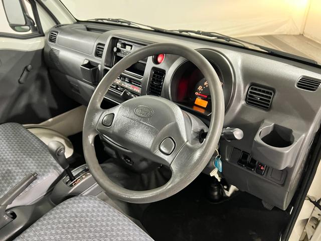 サンバートラックＴＢ　走行１３９３５キロ／オートマ／４ＷＤ禁煙車　点検記録簿あり　ワンオーナー　一年保証・走行距離無制限　走行１３９３５キロ　オートマ　４ＷＤ　ＡＭＦＭラジオ　純正マット　取扱説明書（埼玉県）の中古車