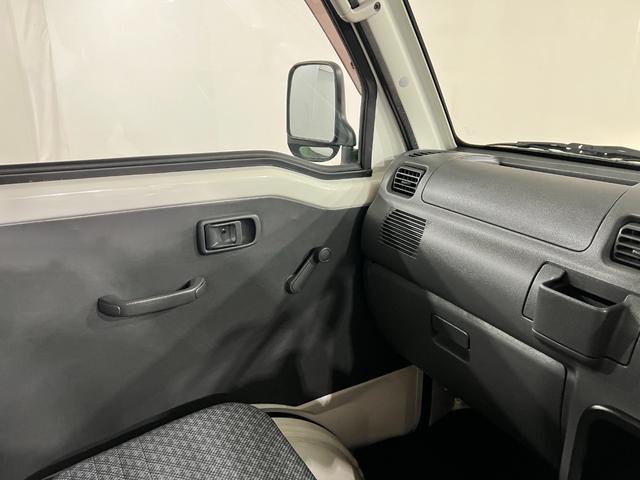 サンバートラックＴＢ　走行１３９３５キロ／オートマ／４ＷＤ禁煙車　点検記録簿あり　ワンオーナー　一年保証・走行距離無制限　走行１３９３５キロ　オートマ　４ＷＤ　ＡＭＦＭラジオ　純正マット　取扱説明書（埼玉県）の中古車
