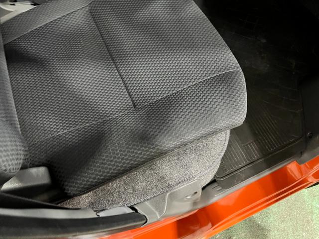 ハイゼットカーゴクルーズターボリミテッド　４ＷＤ／走行６０９２１キロ１年保証距離無制限　走行距離６０９２１キロ　ワンセグナビ　バックカメラ　純正マット　助手席エアバッグ　両側スライドドア　マニュアルエアコン（埼玉県）の中古車