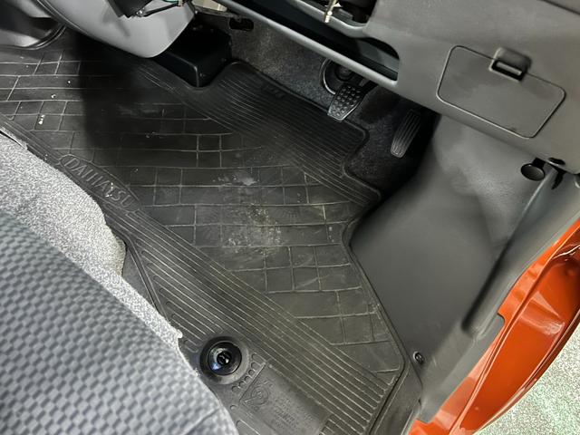 ハイゼットカーゴクルーズターボリミテッド　４ＷＤ／走行６０９２１キロ１年保証距離無制限　走行距離６０９２１キロ　ワンセグナビ　バックカメラ　純正マット　助手席エアバッグ　両側スライドドア　マニュアルエアコン（埼玉県）の中古車