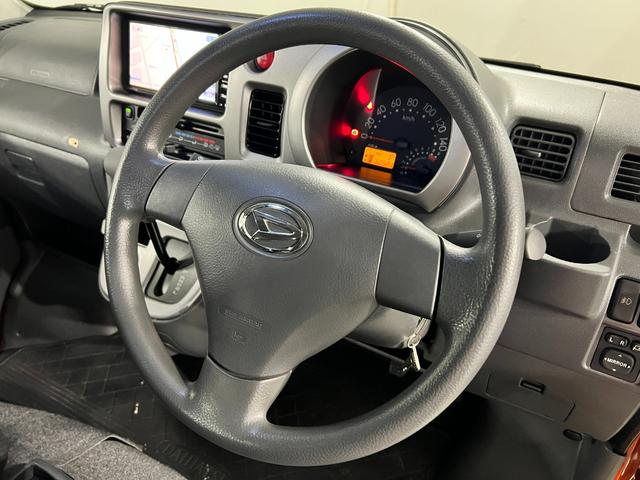 ハイゼットカーゴクルーズターボリミテッド　４ＷＤ／走行６０９２１キロ１年保証距離無制限　走行距離６０９２１キロ　ワンセグナビ　バックカメラ　純正マット　助手席エアバッグ　両側スライドドア　マニュアルエアコン（埼玉県）の中古車