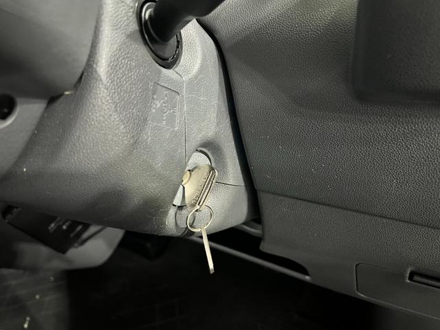 ハイゼットカーゴクルーズターボリミテッド　４ＷＤ／走行６０９２１キロ１年保証距離無制限　走行距離６０９２１キロ　ワンセグナビ　バックカメラ　純正マット　助手席エアバッグ　両側スライドドア　マニュアルエアコン（埼玉県）の中古車