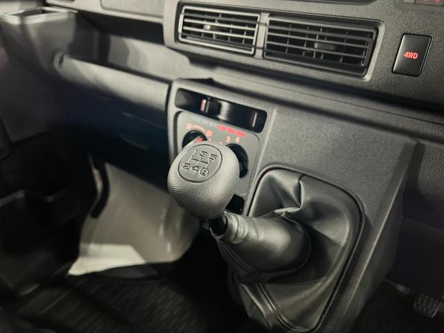 ハイゼットカーゴＤＸ　走行４２０１５キロ／車検整備付／４ＷＤ／５速ＭＴ一年保証・走行距離無制限　　助手席エアバック　オートライト　オートマチックハイビーム　クリアランスソナー　アイドリングストップ（埼玉県）の中古車