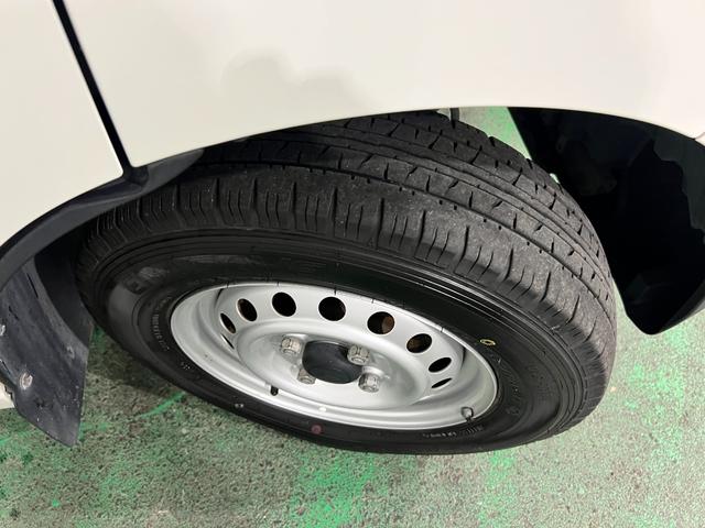ハイゼットカーゴＤＸ　走行４２０１５キロ／車検整備付／４ＷＤ／５速ＭＴ一年保証・走行距離無制限　　助手席エアバック　オートライト　オートマチックハイビーム　クリアランスソナー　アイドリングストップ（埼玉県）の中古車