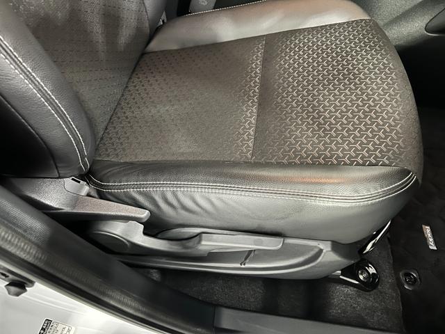 ロッキープレミアムG 走行9631キロ/純正9インチナビ/ドラレコ1年保証距離無制限 走行距離9631キロ 純正フルセグナビ バックカメラ ドラレコ 純正マット サイドエアバッグ LEDヘッドランプ アイドリングストップ シートヒーター オート格納式ドアミラー(埼玉県)の中古車
