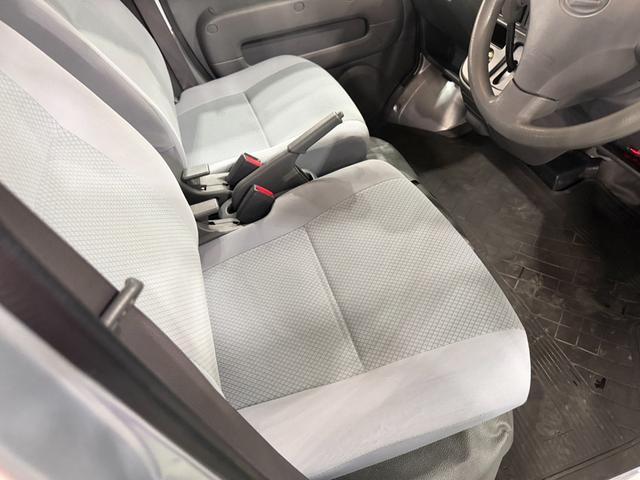 ハイゼットカーゴデッキバンＧ　走行９０３８１キロ／ＣＤチューナー／キズ凹み一年保証・走行距離無制限　走行９０３８１キロ　キズ凹み　ＣＤチューナー　純正マット　助手席エアバック　オートマ　２ＷＤ　板キー（埼玉県）の中古車