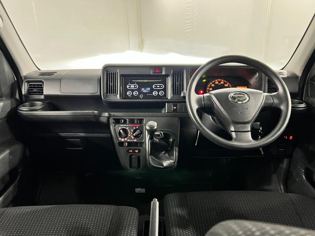 ハイゼットカーゴクルーズターボ　４ＷＤ／ＭＴ車／走行４３６１５キロ／マット１年保証距離無制限　走行距離４３６１５キロ　純正フロアマット　助手席エアバック　ＬＥＤヘッドランプ　アイドリングストップ　両側スライドドア（埼玉県）の中古車