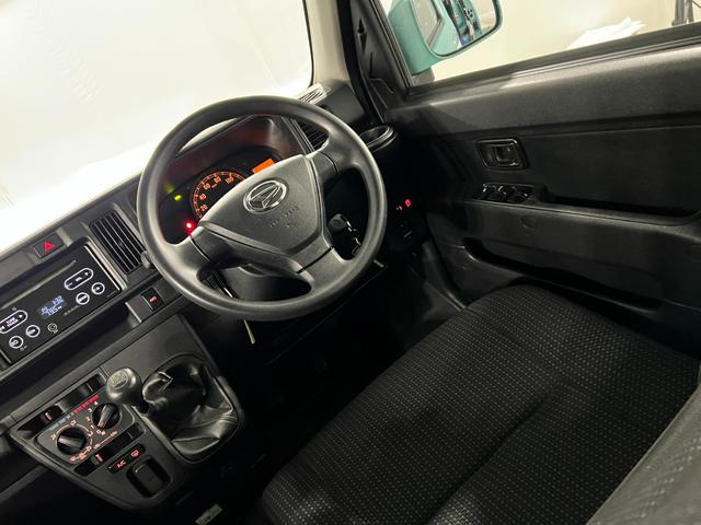ハイゼットカーゴクルーズターボ　４ＷＤ／ＭＴ車／走行４３６１５キロ／マット１年保証距離無制限　走行距離４３６１５キロ　純正フロアマット　助手席エアバック　ＬＥＤヘッドランプ　アイドリングストップ　両側スライドドア（埼玉県）の中古車