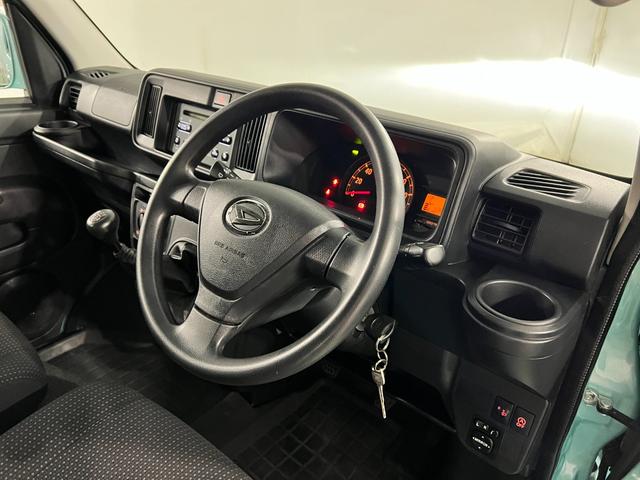 ハイゼットカーゴクルーズターボ　４ＷＤ／ＭＴ車／走行４３６１５キロ／マット１年保証距離無制限　走行距離４３６１５キロ　純正フロアマット　助手席エアバック　ＬＥＤヘッドランプ　アイドリングストップ　両側スライドドア（埼玉県）の中古車