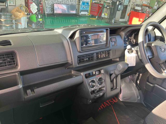 ハイゼットカーゴデラックススマートアシスト／コーナーセンサー／両側スライドドア／キーレスエントリー／オートライト／ＵＶカットガラス／アクセサリーソケット１２Ｖ／マニュアルエアコン／フロントパワーウィンドウ／電動式パワステ（千葉県）の中古車