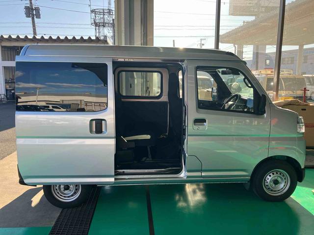 ハイゼットカーゴデラックススマートアシスト／コーナーセンサー／両側スライドドア／キーレスエントリー／オートライト／ＵＶカットガラス／アクセサリーソケット１２Ｖ／マニュアルエアコン／フロントパワーウィンドウ／電動式パワステ（千葉県）の中古車