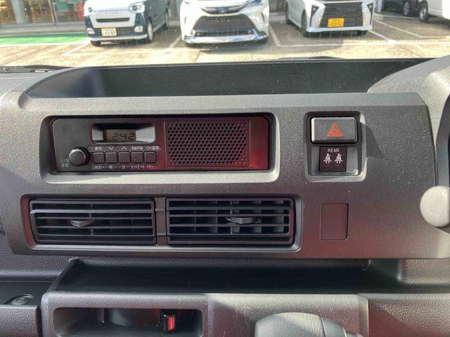 ハイゼットカーゴDX衝突回避支援ブレーキ、車線逸脱抑制制御機能、オートハイビーム、ラバーマット、AM・FMラジオ、リバース連動リヤワイパー、マニュアルエアコン、アクセサリーソケット(12V)、足踏み式パーキングブレーキ(千葉県)の中古車