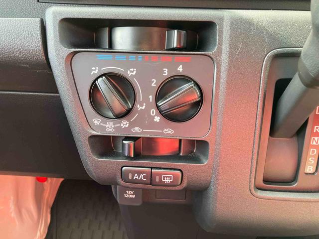 ハイゼットカーゴDX衝突回避支援ブレーキ、車線逸脱抑制制御機能、オートハイビーム、ラバーマット、AM・FMラジオ、リバース連動リヤワイパー、マニュアルエアコン、アクセサリーソケット(12V)、足踏み式パーキングブレーキ(千葉県)の中古車