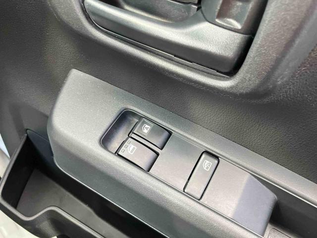 ハイゼットカーゴDX衝突回避支援ブレーキ、車線逸脱抑制制御機能、オートハイビーム、ラバーマット、AM・FMラジオ、リバース連動リヤワイパー、マニュアルエアコン、アクセサリーソケット(12V)、足踏み式パーキングブレーキ(千葉県)の中古車