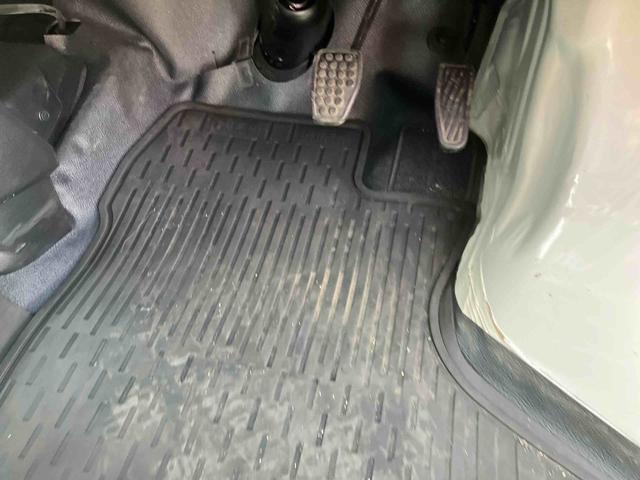 ハイゼットカーゴＤＸ衝突回避支援ブレーキ、車線逸脱抑制制御機能、オートハイビーム、ラバーマット、ＡＭ・ＦＭラジオ、リバース連動リヤワイパー、マニュアルエアコン、アクセサリーソケット（１２Ｖ）、足踏み式パーキングブレーキ（千葉県）の中古車