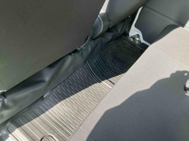 ハイゼットカーゴＤＸ衝突回避支援ブレーキ、車線逸脱抑制制御機能、オートハイビーム、ラバーマット、ＡＭ・ＦＭラジオ、リバース連動リヤワイパー、マニュアルエアコン、アクセサリーソケット（１２Ｖ）、足踏み式パーキングブレーキ（千葉県）の中古車