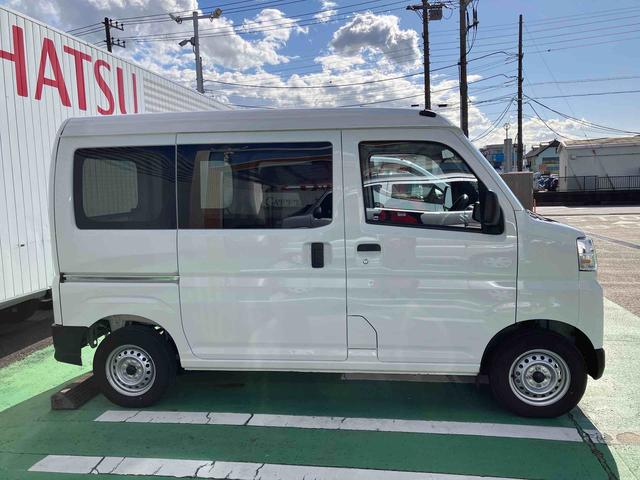 ハイゼットカーゴＤＸ衝突回避支援ブレーキ、車線逸脱抑制制御機能、オートハイビーム、ラバーマット、ＡＭ・ＦＭラジオ、リバース連動リヤワイパー、マニュアルエアコン、アクセサリーソケット（１２Ｖ）、足踏み式パーキングブレーキ（千葉県）の中古車