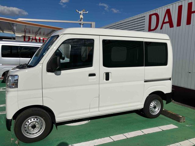 ハイゼットカーゴＤＸ衝突回避支援ブレーキ、車線逸脱抑制制御機能、オートハイビーム、ラバーマット、ＡＭ・ＦＭラジオ、リバース連動リヤワイパー、マニュアルエアコン、アクセサリーソケット（１２Ｖ）、足踏み式パーキングブレーキ（千葉県）の中古車