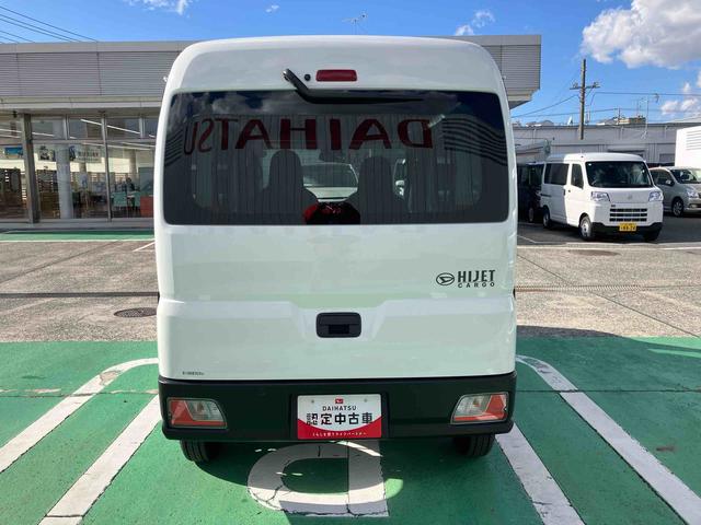 ハイゼットカーゴＤＸ衝突回避支援ブレーキ、車線逸脱抑制制御機能、オートハイビーム、ラバーマット、ＡＭ・ＦＭラジオ、リバース連動リヤワイパー、マニュアルエアコン、アクセサリーソケット（１２Ｖ）、足踏み式パーキングブレーキ（千葉県）の中古車