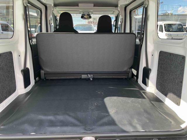 ハイゼットカーゴＤＸ衝突回避支援ブレーキ、車線逸脱抑制制御機能、オートハイビーム、ラバーマット、ＡＭ・ＦＭラジオ、リバース連動リヤワイパー、マニュアルエアコン、アクセサリーソケット（１２Ｖ）、足踏み式パーキングブレーキ（千葉県）の中古車